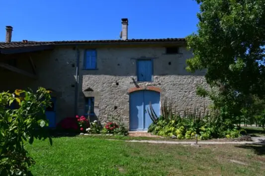 Devant de porte of Cantou Paouruc